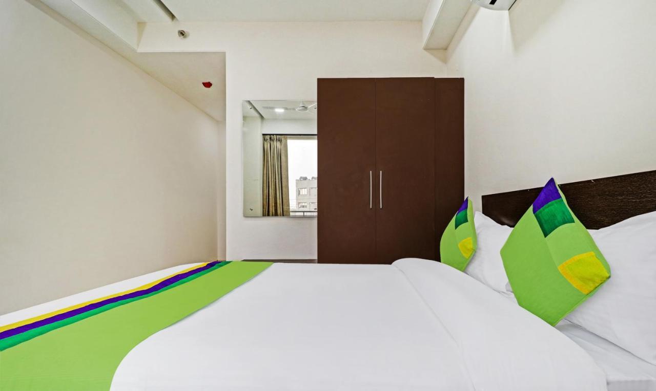 Hotel Treebo Kamron Regency Sector 80 Mohali Esterno foto