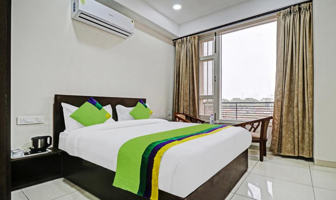 Hotel Treebo Kamron Regency Sector 80 Mohali Esterno foto