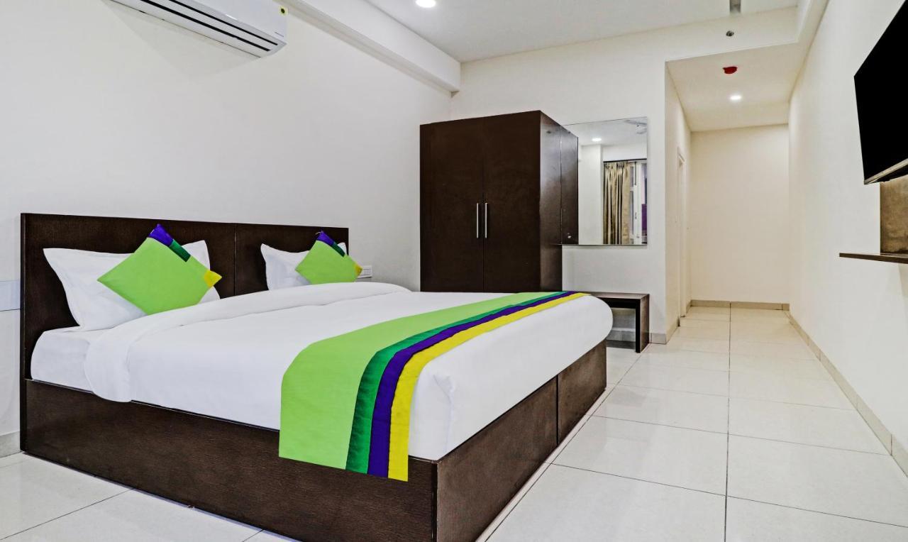 Hotel Treebo Kamron Regency Sector 80 Mohali Esterno foto