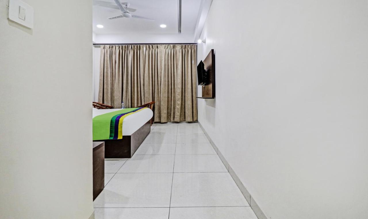 Hotel Treebo Kamron Regency Sector 80 Mohali Esterno foto