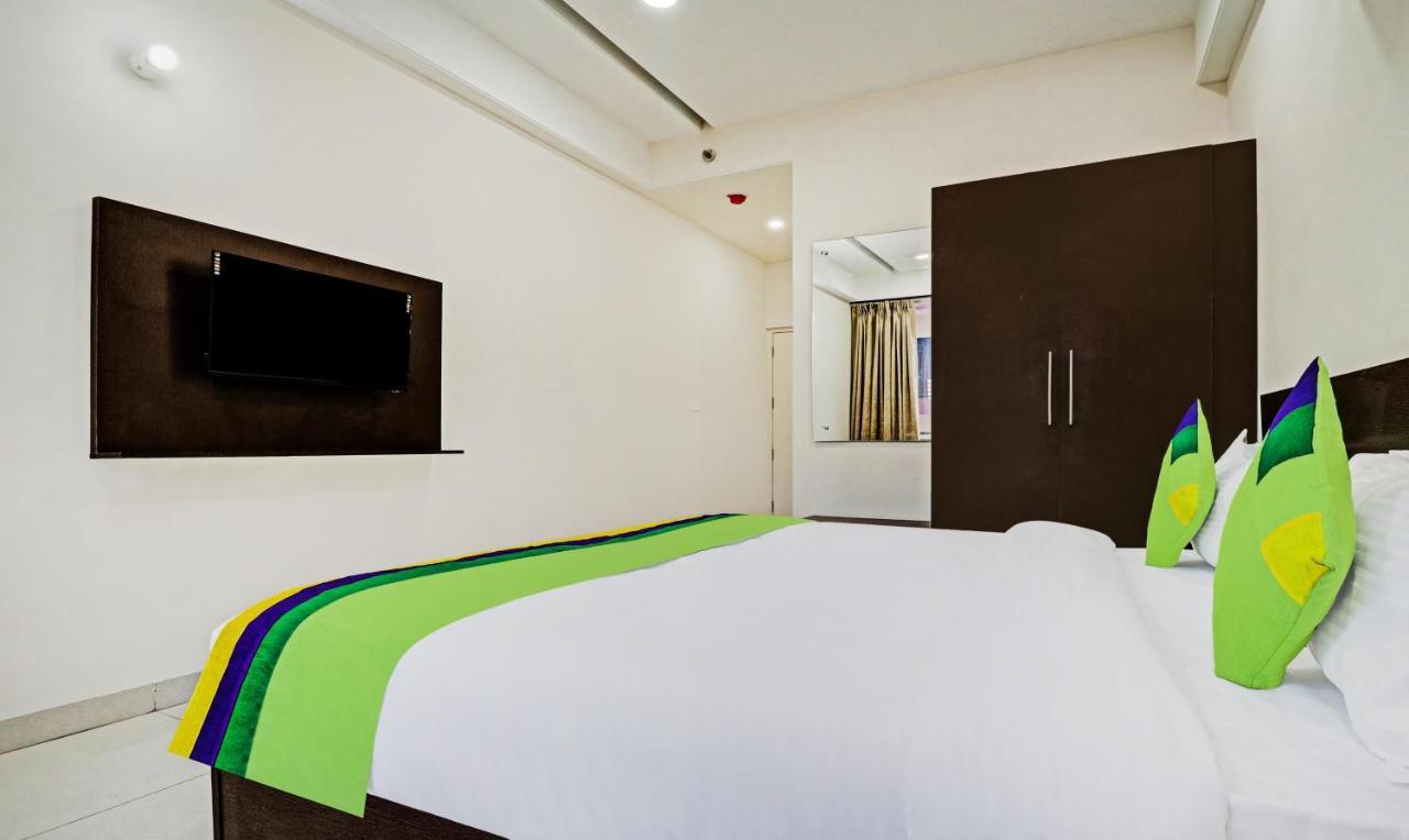 Hotel Treebo Kamron Regency Sector 80 Mohali Esterno foto